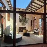 Retreat, Panoramic Sea View شقة